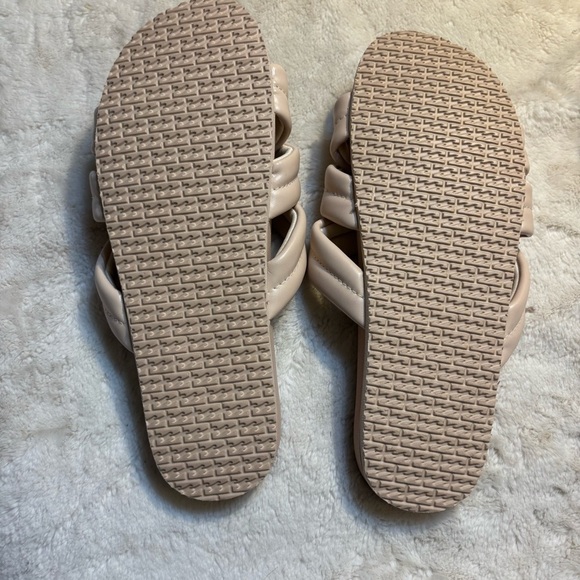 NWT Billabong Sandals Women's Serena Taupe Cross-Strap Comfy - Picture 3 of 9